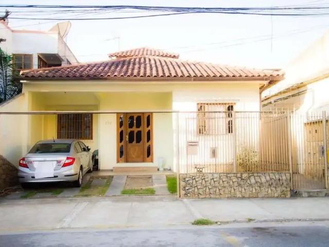 Casa / Sobrado para Venda em Macaé/RJ Imbetiba 3 Quartos