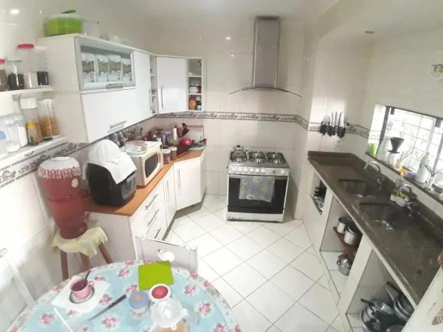 Casa / Sobrado para Venda em Macaé/RJ Imbetiba 3 Quartos