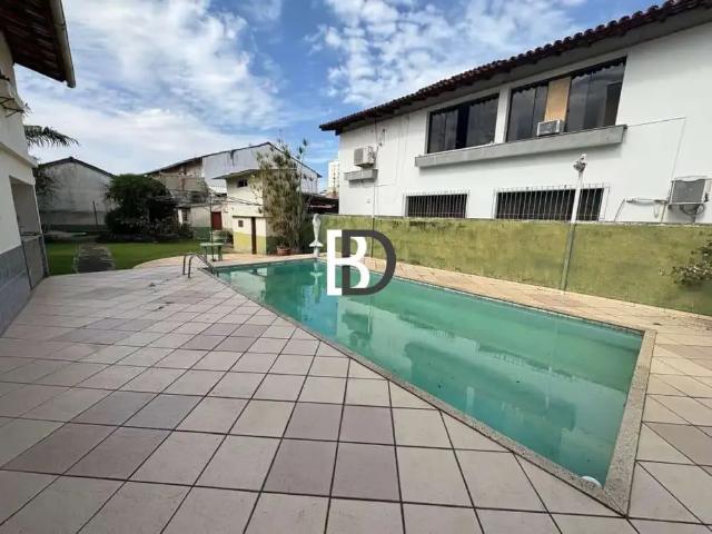 Casa / Sobrado para Venda em Macaé/RJ Imbetiba 3 Quartos