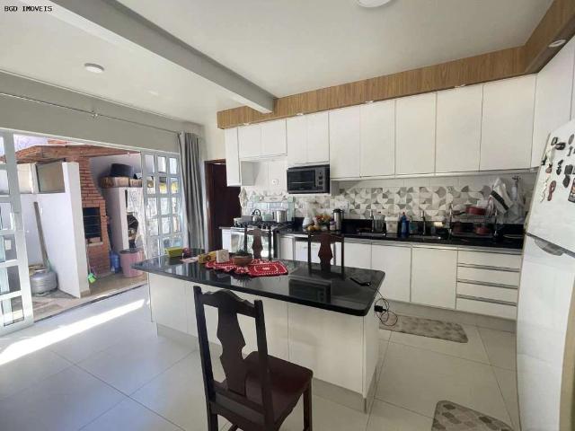 Casa / Sobrado para Venda em Martinópolis/SP Centro 4 Quartos