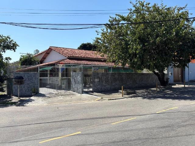Casa / Sobrado para Venda em Maricá/RJ Centro 3 Quartos