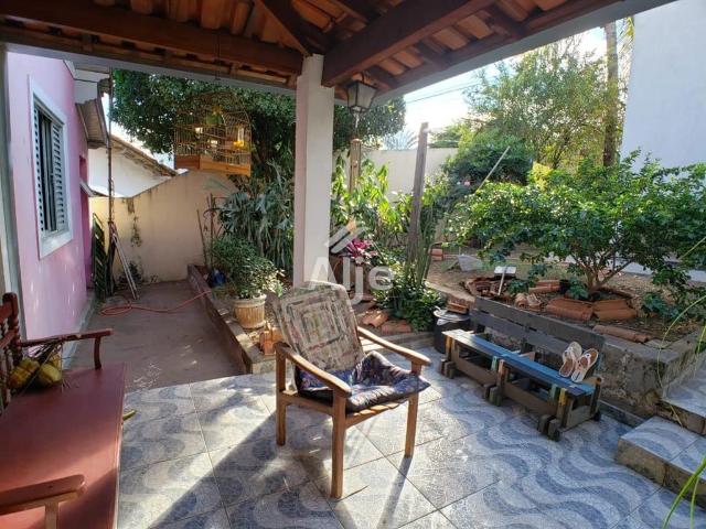 Casa / Sobrado para Venda em Marília/SP Cascata 3 Quartos