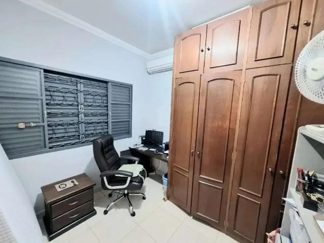 Casa / Sobrado para Venda em Marília/SP Jardim Cavallari 4 Quartos