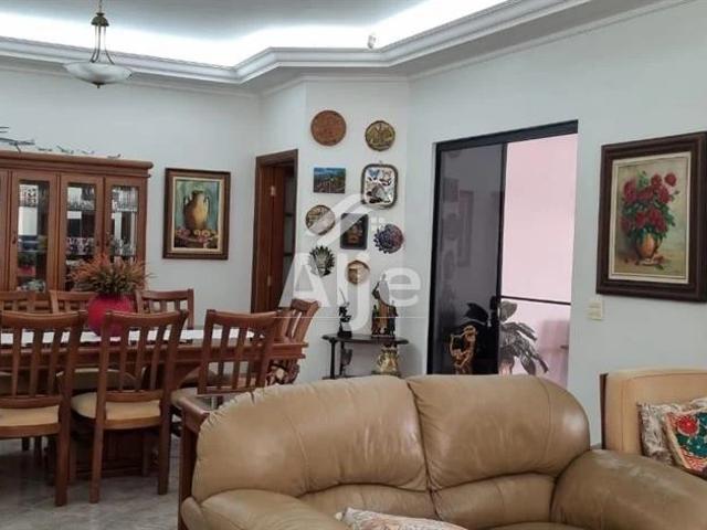 Casa / Sobrado para Venda em Marília/SP Jardim Tropical 4 Quartos