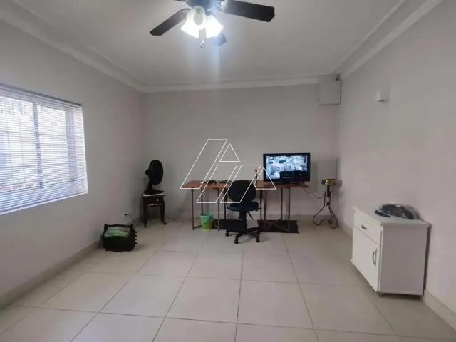 Casa / Sobrado para Venda em Marília/SP Marília 5 Quartos