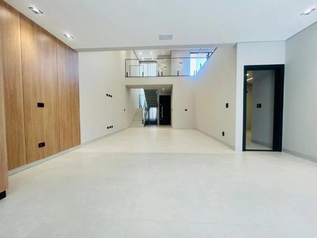 Casa / Sobrado para Venda em Maringá/PR Jardim Munique 4 Quartos