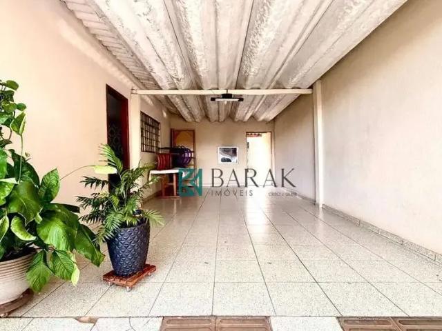 Casa / Sobrado para Venda em Maringá/PR Parque Industrial I 4 Quartos