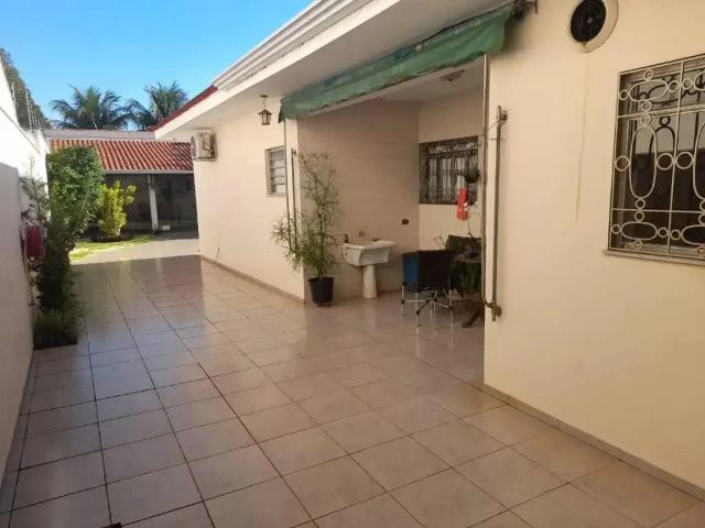 Casa / Sobrado para Venda em Maringá/PR Zona 02 4 Quartos