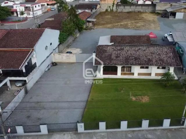 Casa / Sobrado para Venda em Massaranduba/SC Centro 4 Quartos