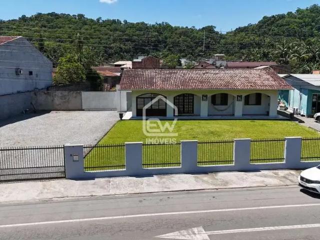 Casa / Sobrado para Venda em Massaranduba/SC Centro 4 Quartos