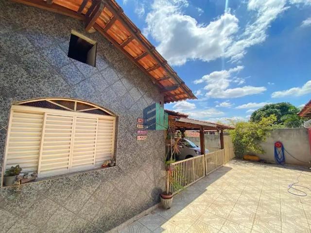 Casa / Sobrado para Venda em Mateus Leme/MG Centro 3 Quartos