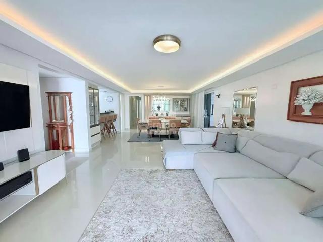 Casa / Sobrado para Venda em Matinhos/PR Caiobá 4 Quartos