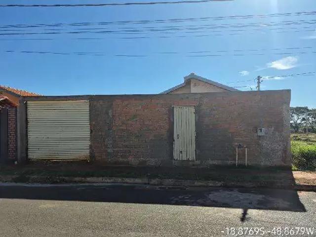 Casa / Sobrado para Venda em Monte Alegre de Minas/MG Sagrada Família 2 Quartos