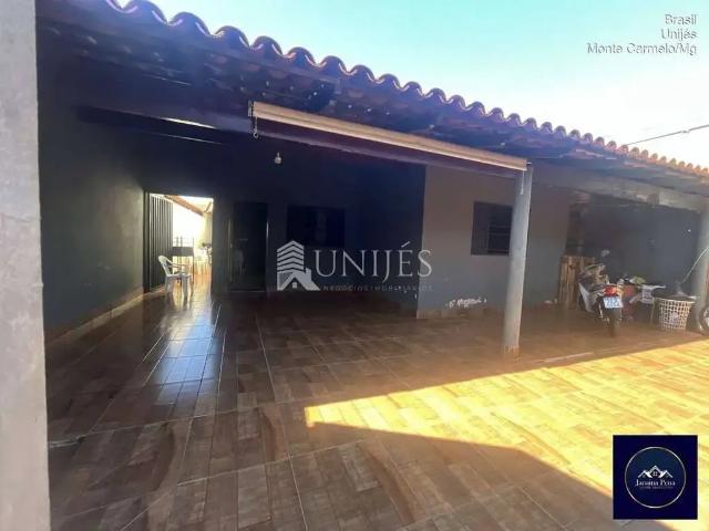 Casa / Sobrado para Venda em Monte Carmelo/MG Catulina 4 Quartos