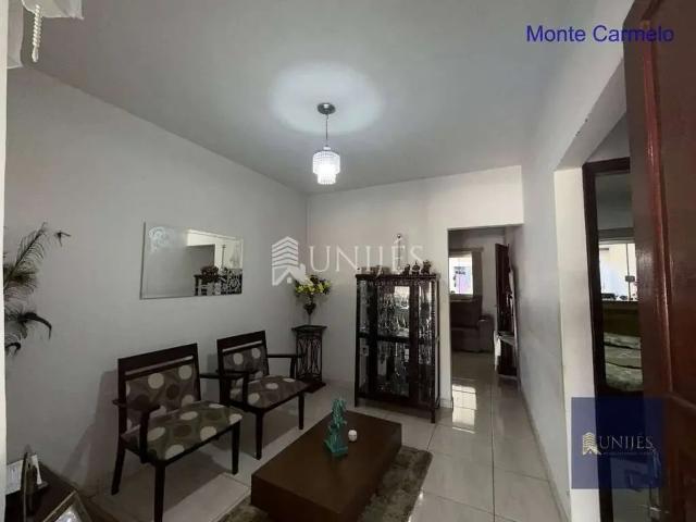 Casa / Sobrado para Venda em Monte Carmelo/MG Centro 2 Quartos