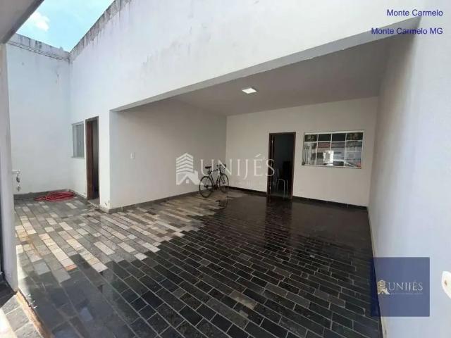 Casa / Sobrado para Venda em Monte Carmelo/MG Planalto 4 Quartos