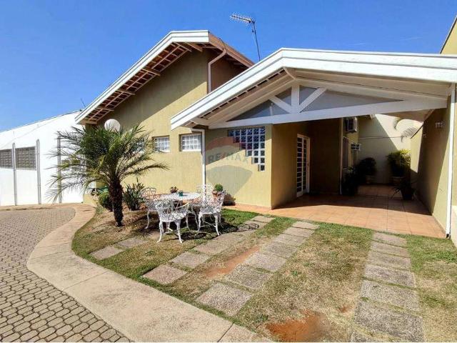 Casa / Sobrado para Venda em Mogi Mirim/SP Tucura 3 Quartos