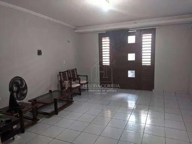 Casa / Sobrado para Venda em Natal/RN Alecrim 3 Quartos