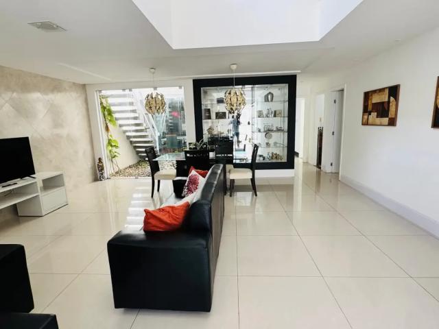 Casa / Sobrado para Venda em Natal/RN Capim Macio 5 Quartos