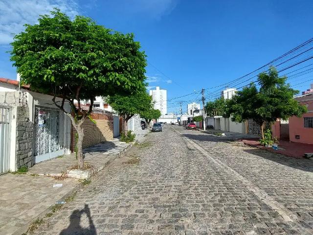 Casa / Sobrado para Venda em Natal/RN Lagoa Nova 4 Quartos