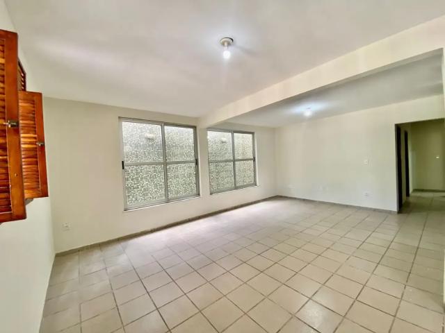 Casa / Sobrado para Venda em Natal/RN Lagoa Nova 4 Quartos