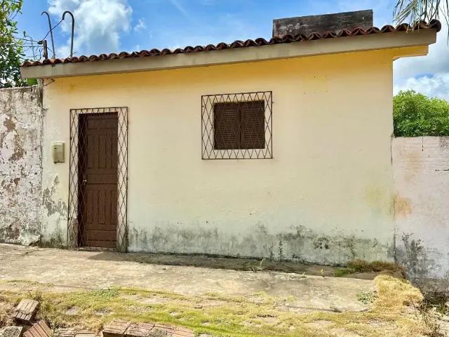 Casa / Sobrado para Venda em Natal/RN Pitimbu 4 Quartos