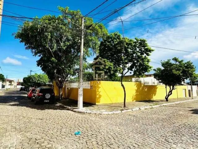 Casa / Sobrado para Venda em Natal/RN Ponta Negra 3 Quartos