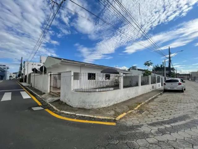 Casa / Sobrado para Venda em Navegantes/SC Centro 4 Quartos