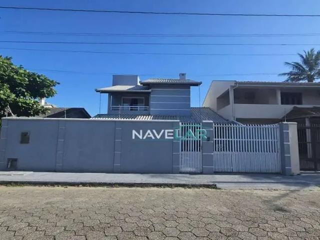 Casa / Sobrado para Venda em Navegantes/SC Meia Praia 5 Quartos