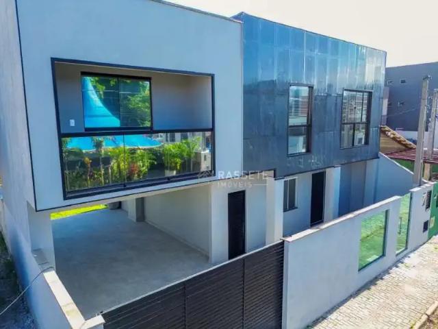 Casa / Sobrado para Venda em Navegantes/SC Meia Praia 3 Quartos