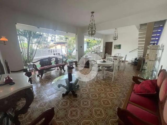 Casa / Sobrado para Venda em Niterói/RJ Charitas 4 Quartos