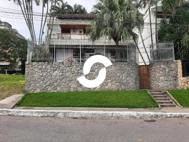 Casa / Sobrado para Venda em Niterói/RJ Boa Viagem 4 Quartos