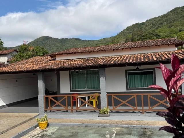 Casa / Sobrado para Venda em Niterói/RJ Engenho do Mato 2 Quartos