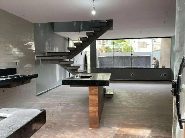 Casa / Sobrado para Venda em Niterói/RJ São Francisco 4 Quartos