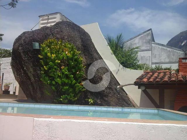 Casa / Sobrado para Venda em Niterói/RJ São Francisco 4 Quartos