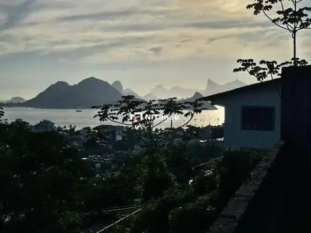 Casa / Sobrado para Venda em Niterói/RJ São Francisco 4 Quartos