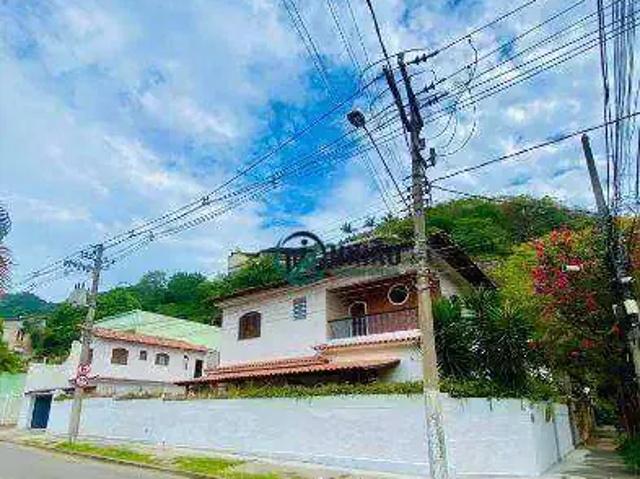 Casa / Sobrado para Venda em Niterói/RJ São Francisco 5 Quartos