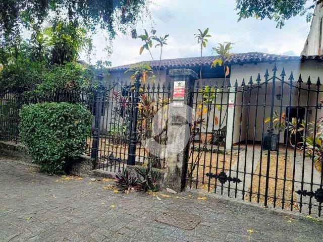 Casa / Sobrado para Venda em Niterói/RJ São Francisco 5 Quartos