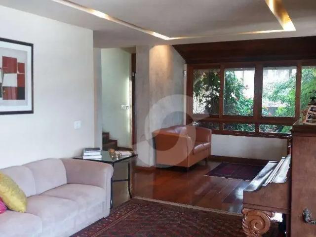 Casa / Sobrado para Venda em Niterói/RJ São Francisco 5 Quartos