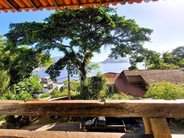 Casa / Sobrado para Venda em Niterói/RJ São Francisco 3 Quartos