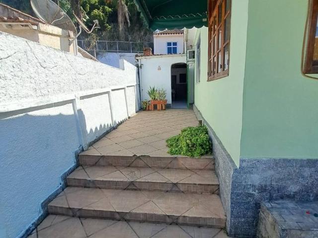 Casa / Sobrado para Venda em Niterói/RJ Santa Rosa 4 Quartos
