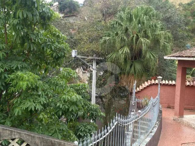 Casa / Sobrado para Venda em Niterói/RJ Santa Rosa 4 Quartos