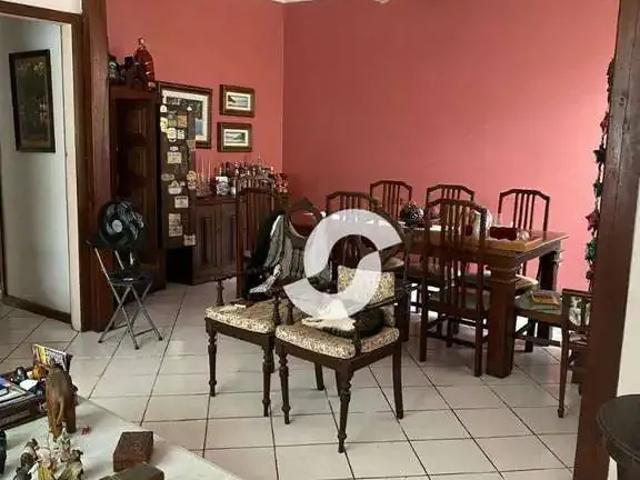 Casa / Sobrado para Venda em Niterói/RJ Santa Rosa 5 Quartos
