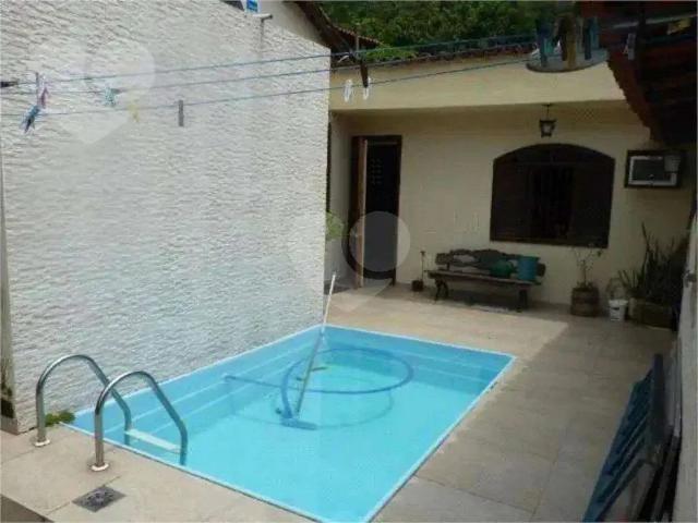 Casa / Sobrado para Venda em Niterói/RJ Pendotiba 3 Quartos
