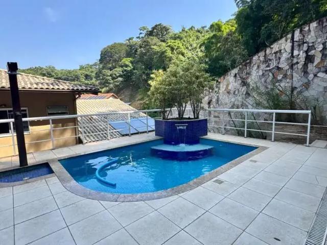 Casa / Sobrado para Venda em Niterói/RJ Pendotiba 6 Quartos
