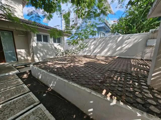 Casa / Sobrado para Venda em Nova Iguaçu/RJ Centro 6 Quartos