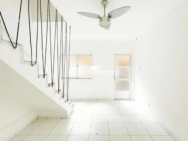 Casa / Sobrado para Venda em Nova Iguaçu/RJ Ponto Chic 2 Quartos