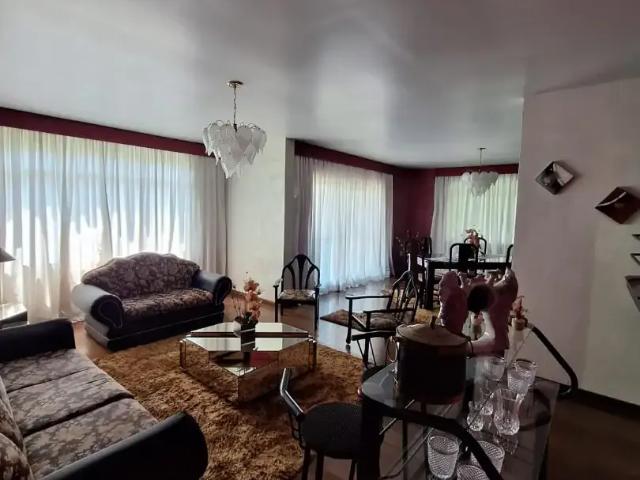 Casa / Sobrado para Venda em Nova Iguaçu/RJ Posse 4 Quartos