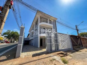 Casa / Sobrado para Venda em Núcleo Bandeirante/DF Centro 5 Quartos