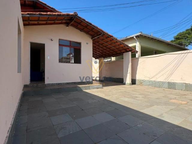 Casa / Sobrado para Venda em Ouro Branco/MG Pioneiros 5 Quartos